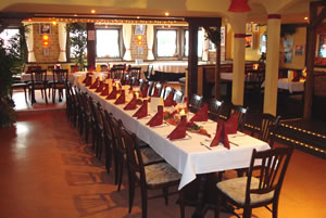 Desers - Tafel im Saal Desers - Tafel im Saal